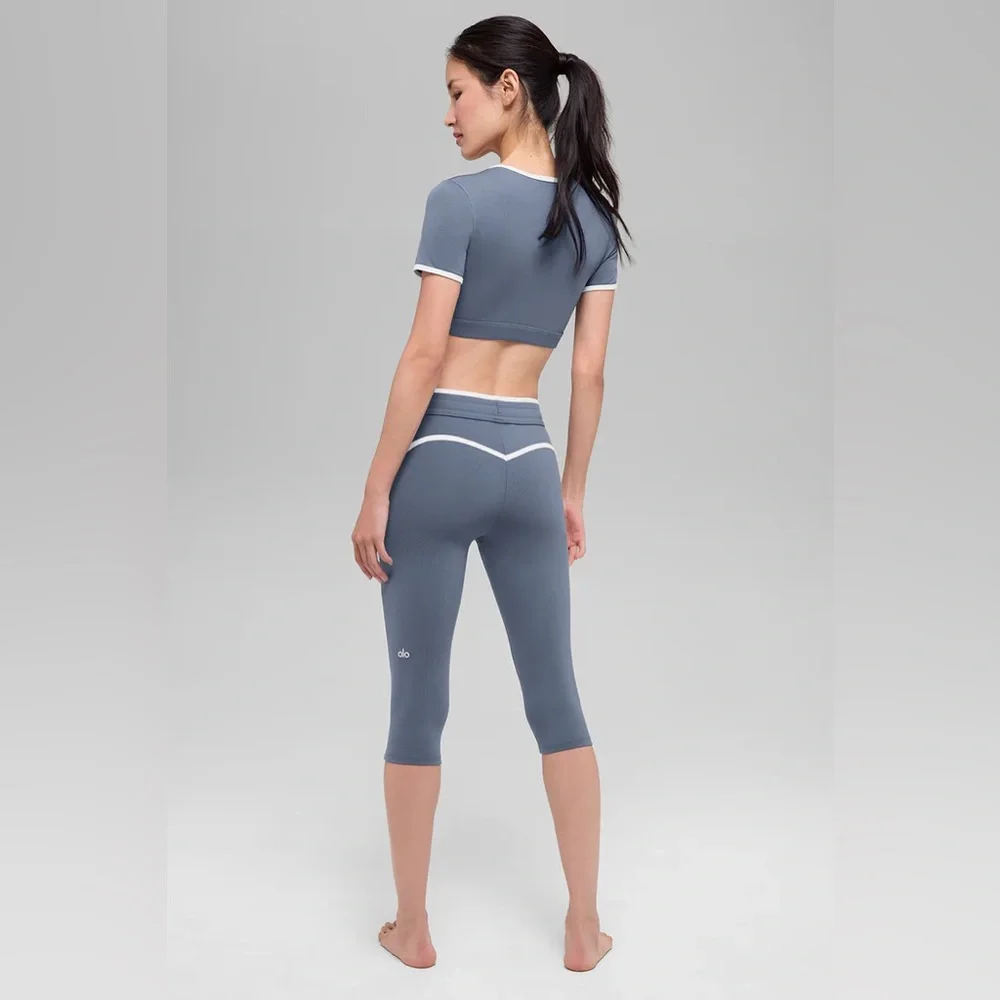 ALO YOGA | ✨NEW✨ Airbrush High-Waist Race Pace Capri in Bluestone/White